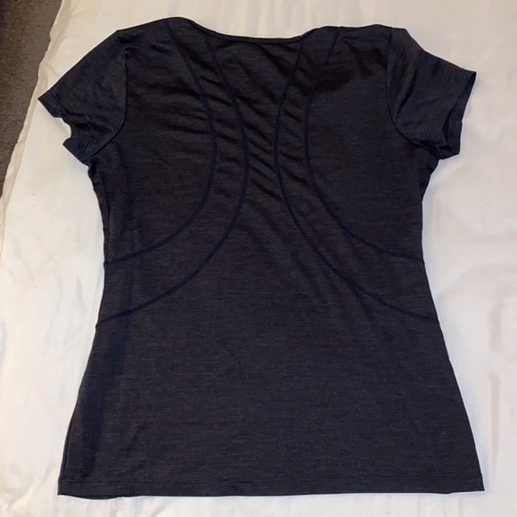 Like new Reebok Workout Top - Picture 2 of 3